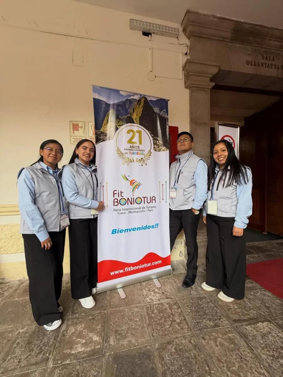 Equipo Uyuni Viajes en Feria Internacional de Turismo