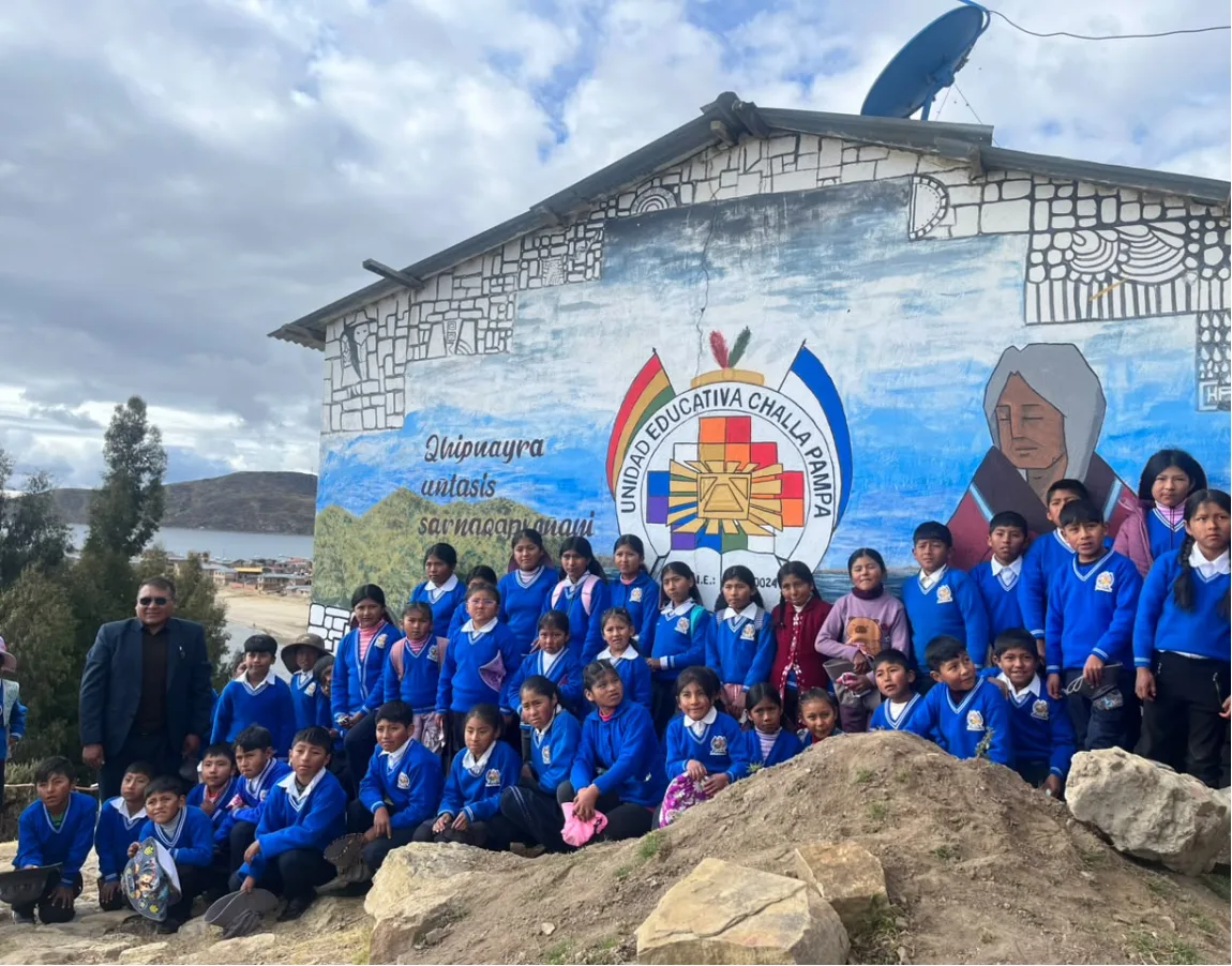 Estudiantes de la Unidad Educativa Challapampa